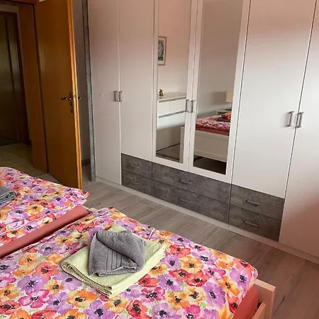 Apartamento Ferienwohnung Am Waldrand Mit Dachterrasse